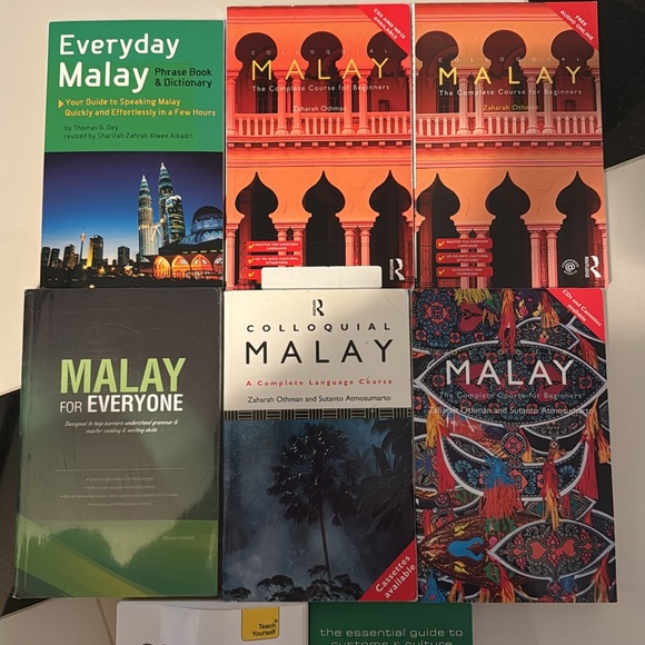 Malay (Malaysian) language books 8 pc - Picture 2 of 4